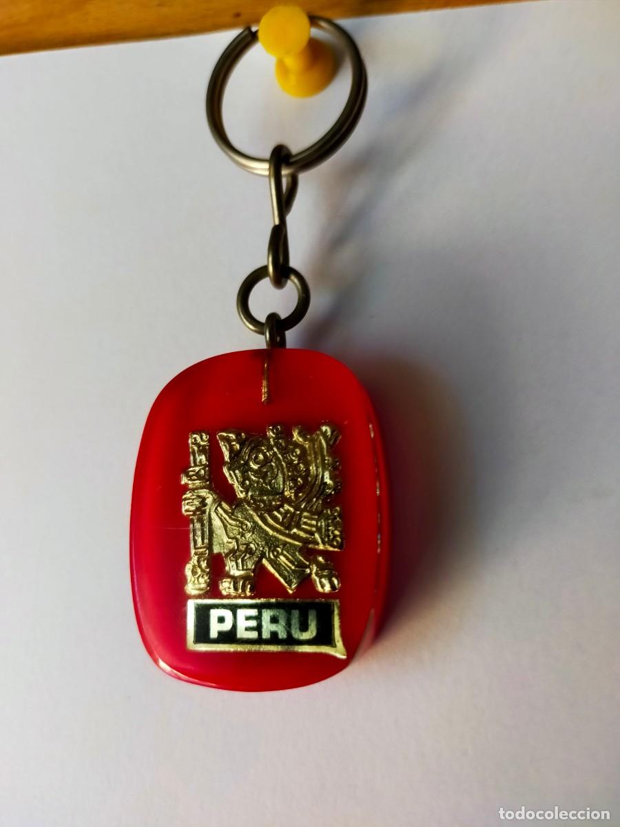 Coleccionismo de llaveros: LLAVER&Oacute; PER&Uacute;. FIGURA Y TEXTO EN DORADO. A&Ntilde;OS 90. VER FOTOS.