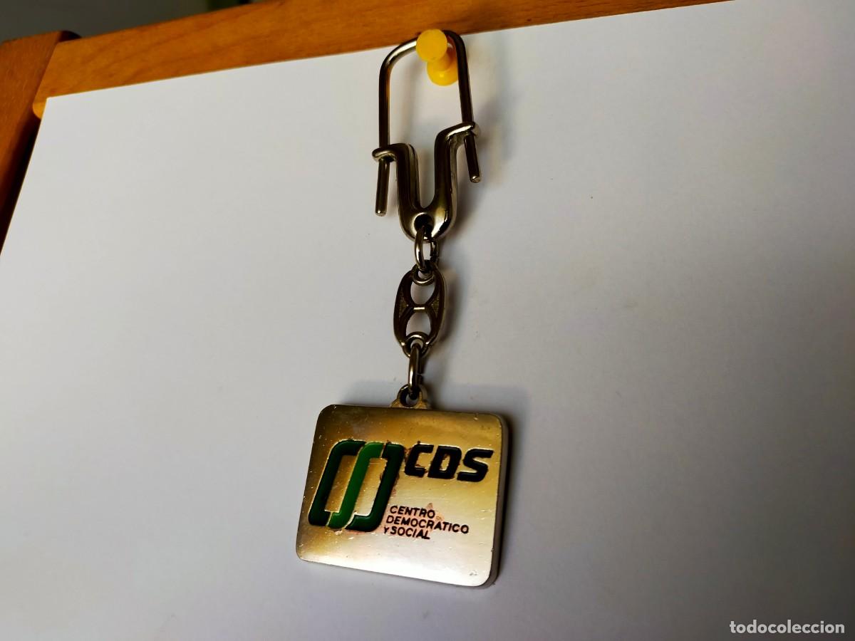 Collection of Keychains: LLAVERO METAL CDS. CENTRO DEMOCR&Aacute;TICO Y SOCIAL. CIUDAD REAL. VER FOTOS.