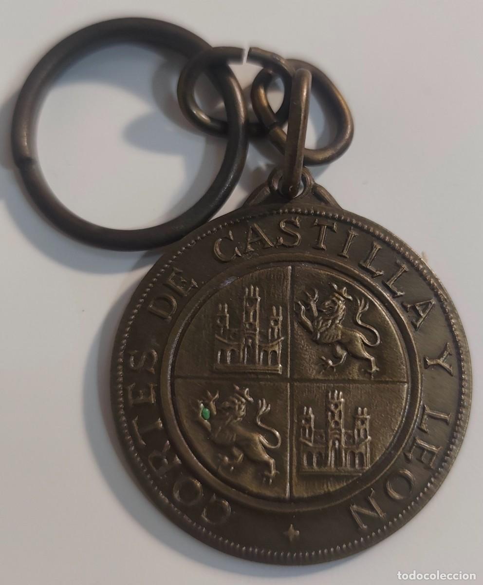 Coleccionismo de llaveros: LLAVERO . CORTES DE CASTILLA Y LEON - METALICO - FOTO ADICIONAL