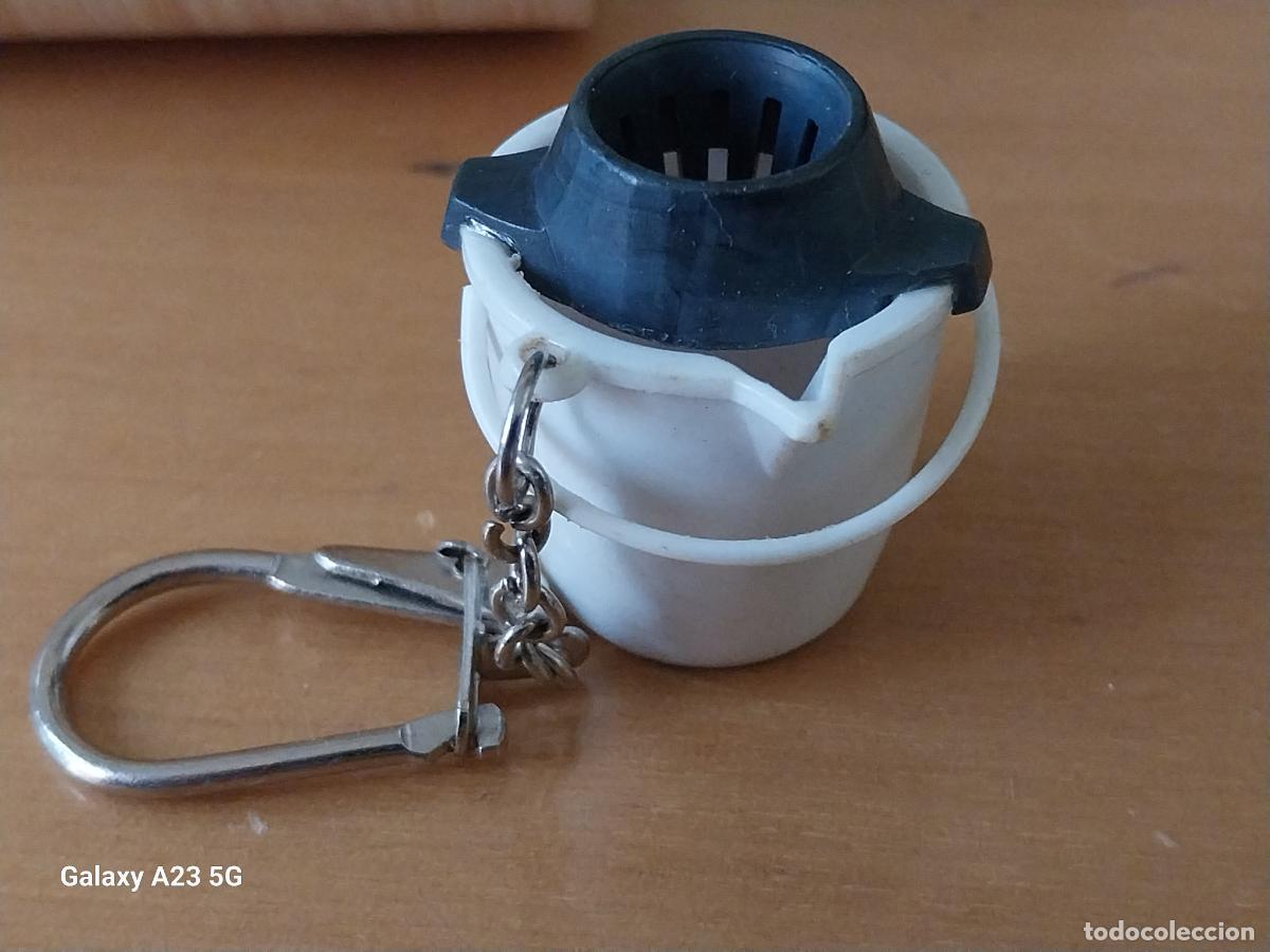 Coleccionismo de llaveros: CUBO FREGASUELOS LLAVERO PL&Aacute;STICO 3.40CMS ALTO