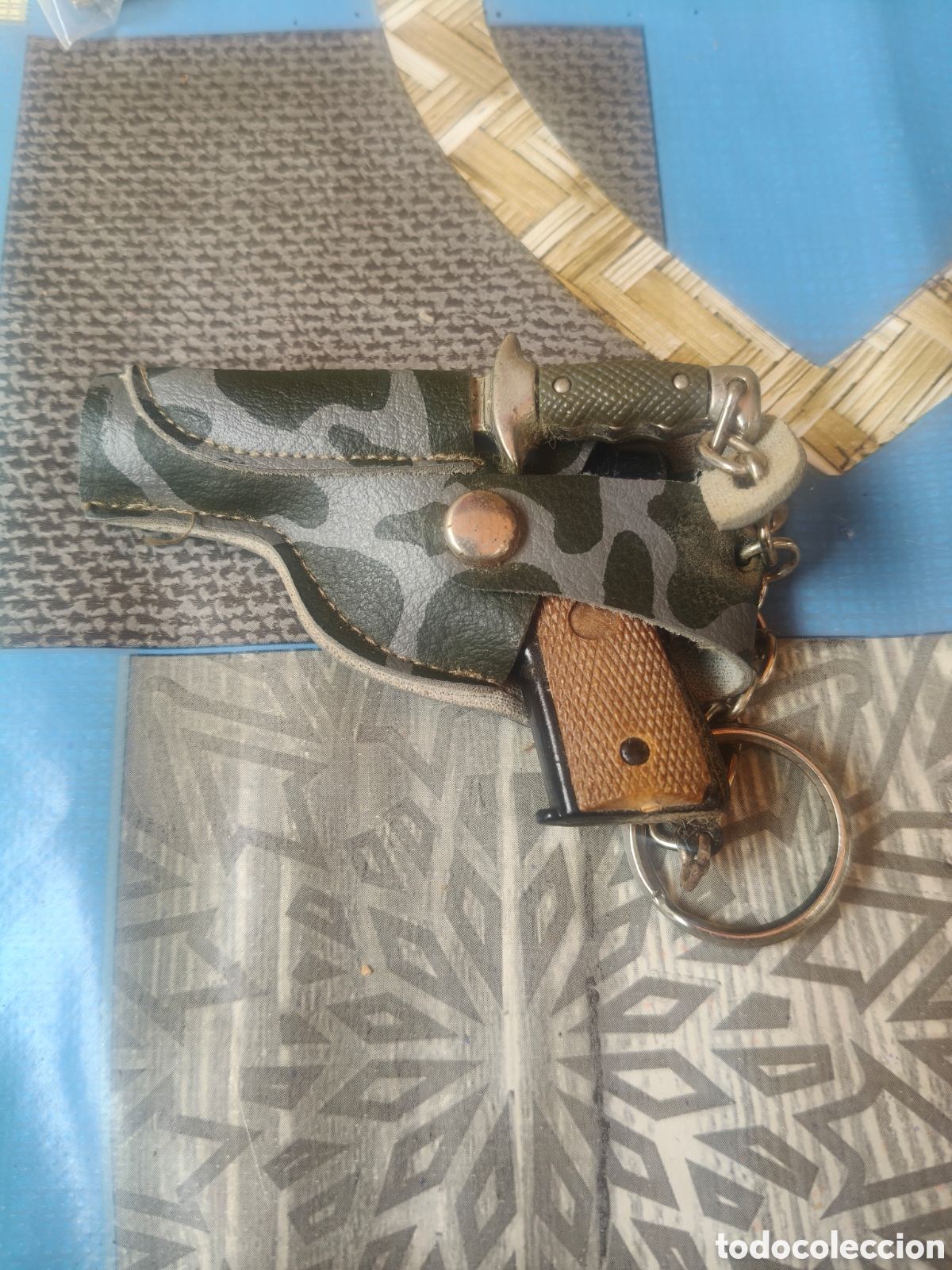 Coleccionismo de llaveros: Llavero pistola y machete