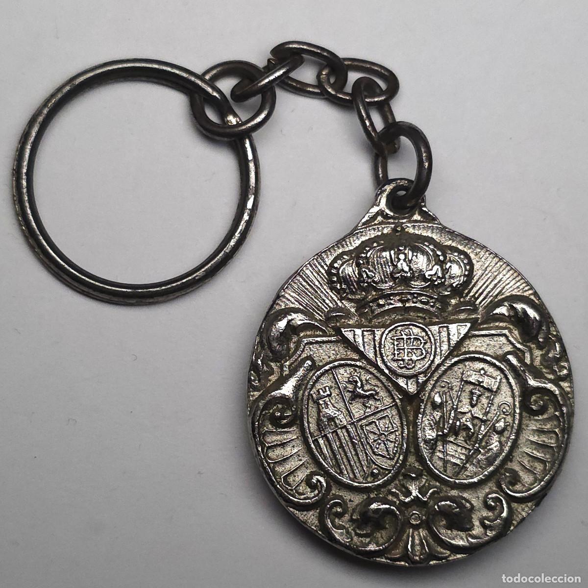 Coleccionismo de llaveros: LLAVERO ANTIGUO BODAS DE ORO DEL REAL BETIS BALOMPIE 1908 - 1958