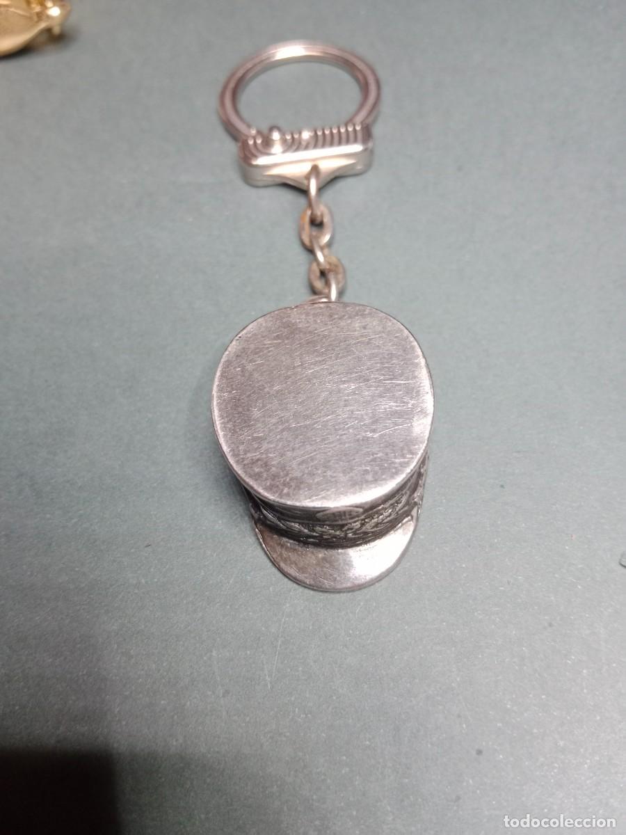 Coleccionismo de llaveros: LLAVERO DE JOYERIA - SCF RENFE - GORRA JEFE ESTACION - A&Ntilde;OS 70 - SINDICATO CIRCULACION FERROVIARIO