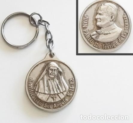 Coleccionismo de llaveros: LLAVERO DE LA BEATIFICACI&Oacute;N SOR &Aacute;NGELA 1982 Y PAPA JUAN PABLO II EN RELIEVE ESTILO MEDALLA RELIGI&Oacute;N