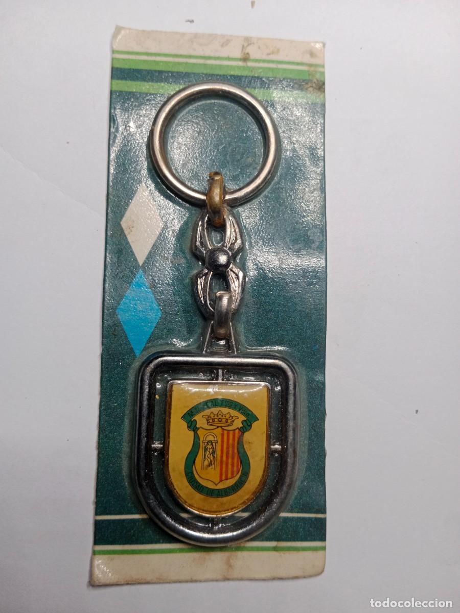 Coleccionismo de llaveros: LLAVERO ESCUDO HERALDICO CIUDAD DE ALBARRACIN - A&Ntilde;OS 80 - NUEVO CON SU BLISTER ORIGINAL