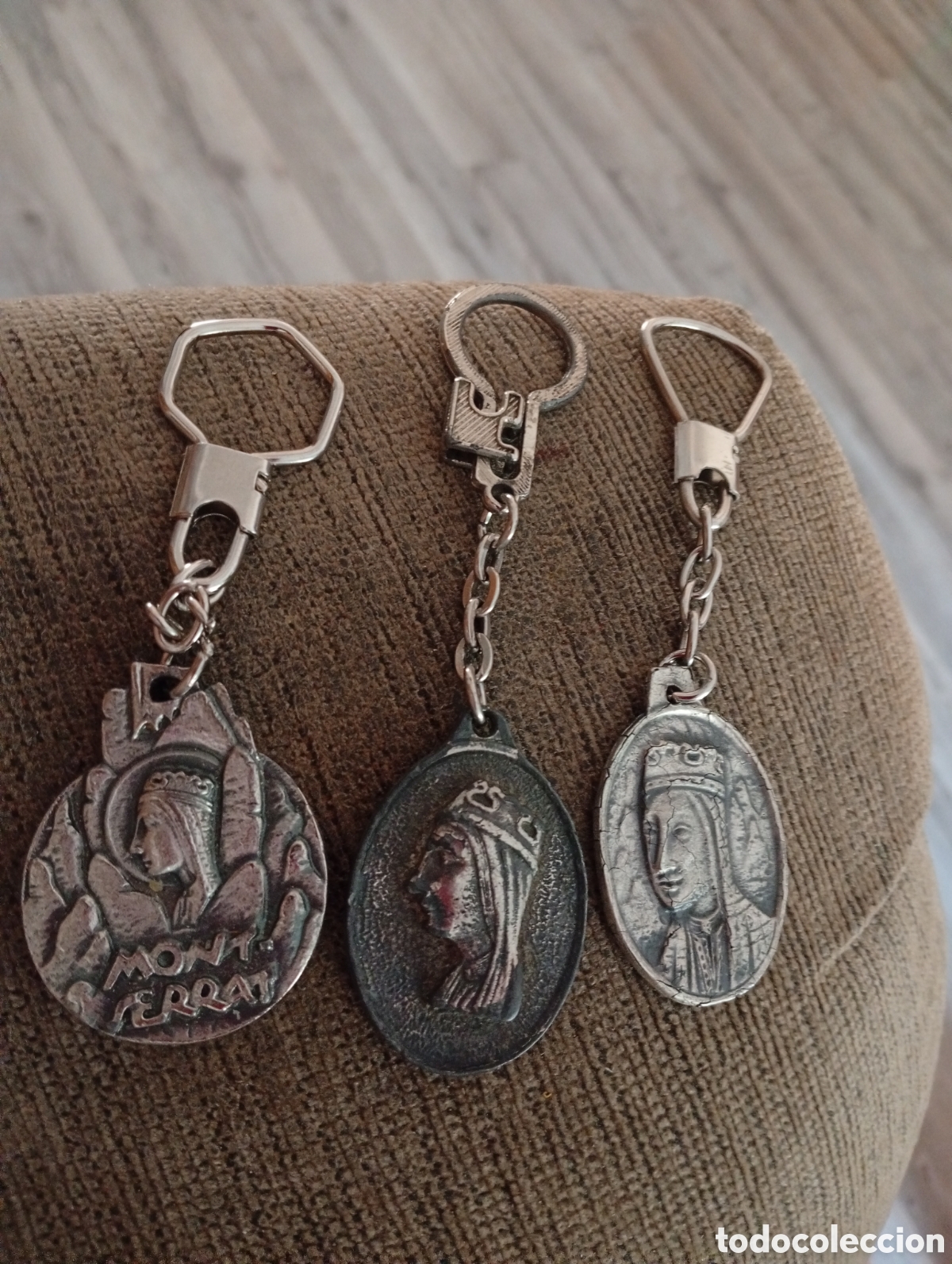 Coleccionismo de llaveros: Tres llaveros virgen de Montserrat