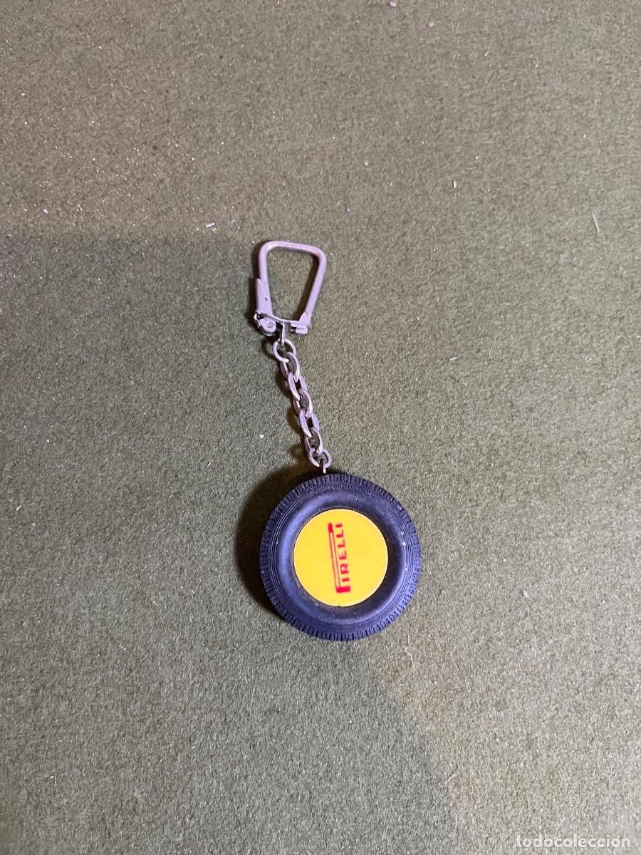 Sammlung von Schl&uuml;sselanh&auml;ngern: Llavero vintage Pirelli neum&aacute;tico Sal&oacute;n Internacional del Autom&oacute;vil Barcelona 1971 publicidad