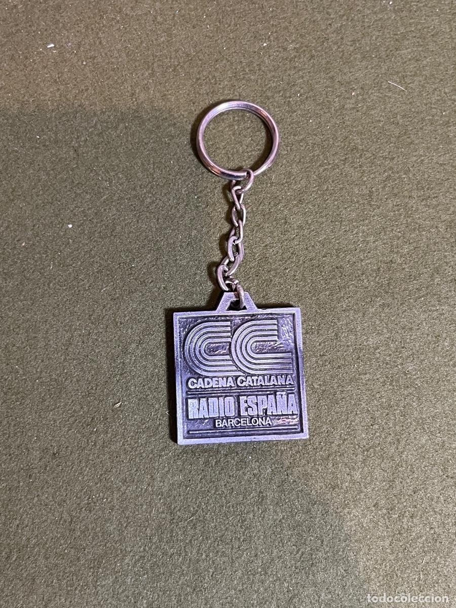 Sammlung von Schl&uuml;sselanh&auml;ngern: Llavero publicitario Cadena Catalana Radio Espa&ntilde;a Barcelona met&aacute;lico vintage emisora radio coleccion