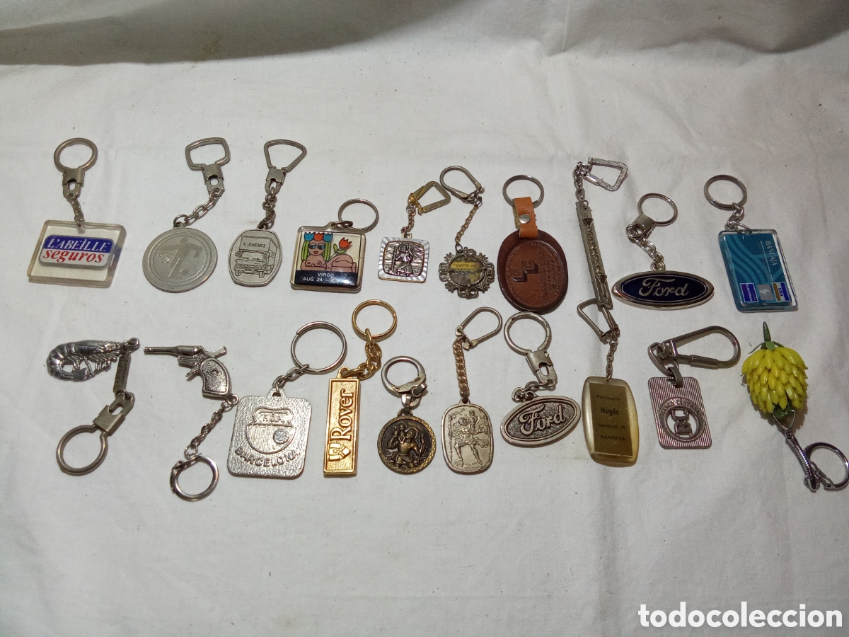 Collection of Keychains: LOTE 9 CON LLAVEROS VARIADOS