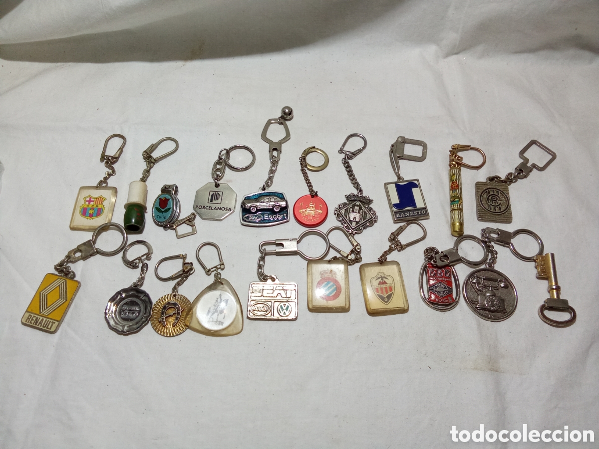 Collection of Keychains: LOTE 10 CON LLAVEROS VARIADOS
