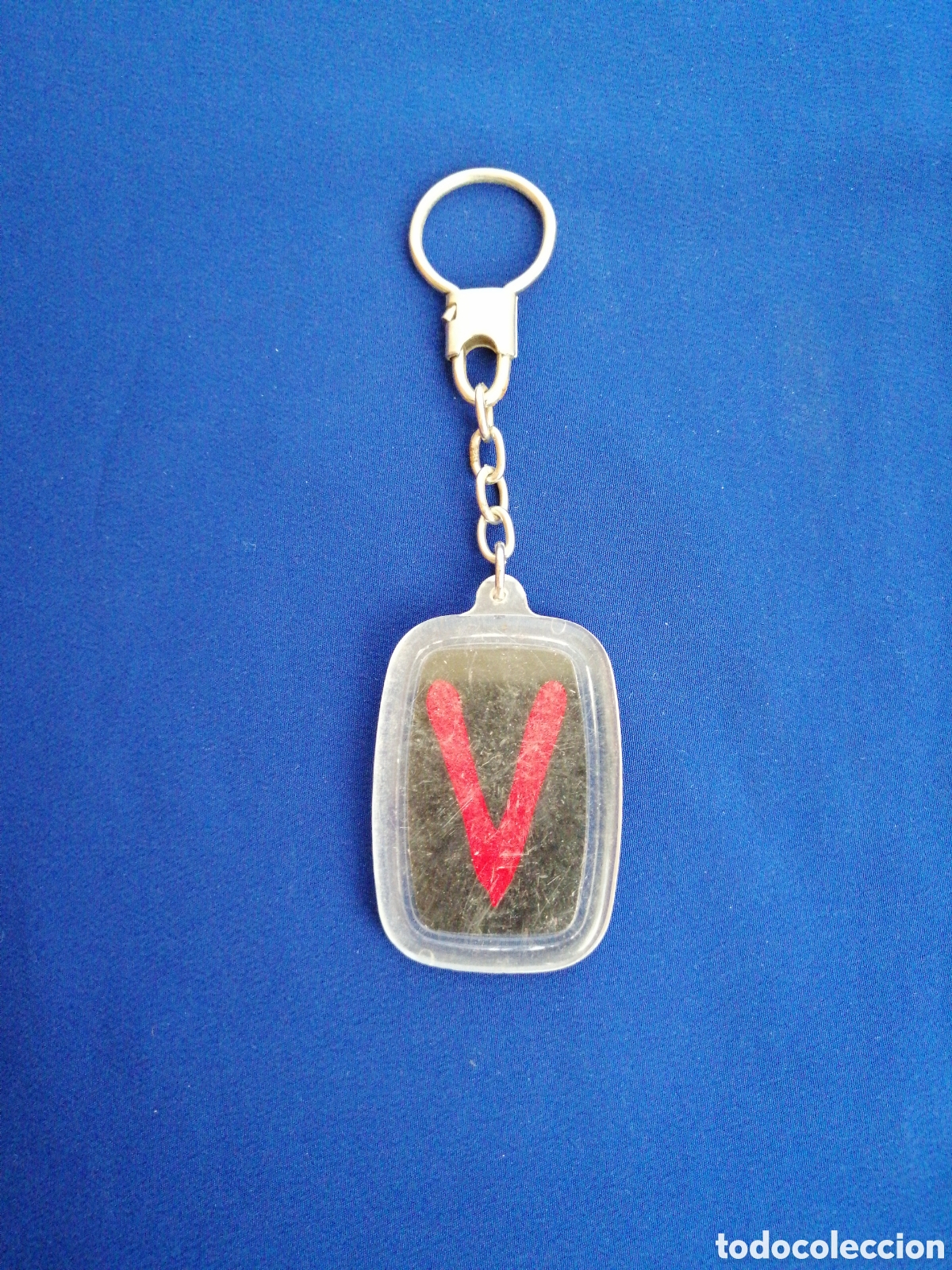 Collection of Keychains: SERIE V LOS VISITANTES SERIE DE TELEVISION LLAVERO