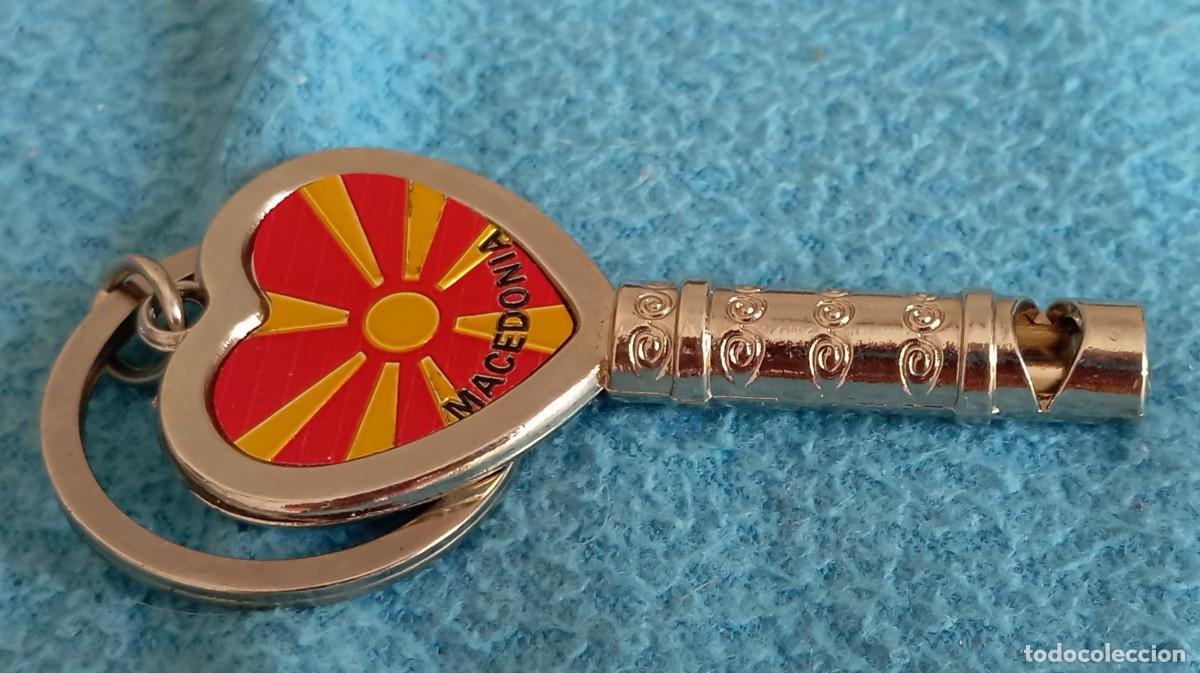 Coleccionismo de llaveros: Llavero pito silbato original de Macedonia.
