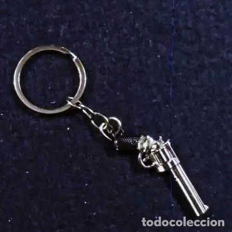 Collection of Keychains: REVOLVER LLAVERO METALICO MAGNUN. EN METAL