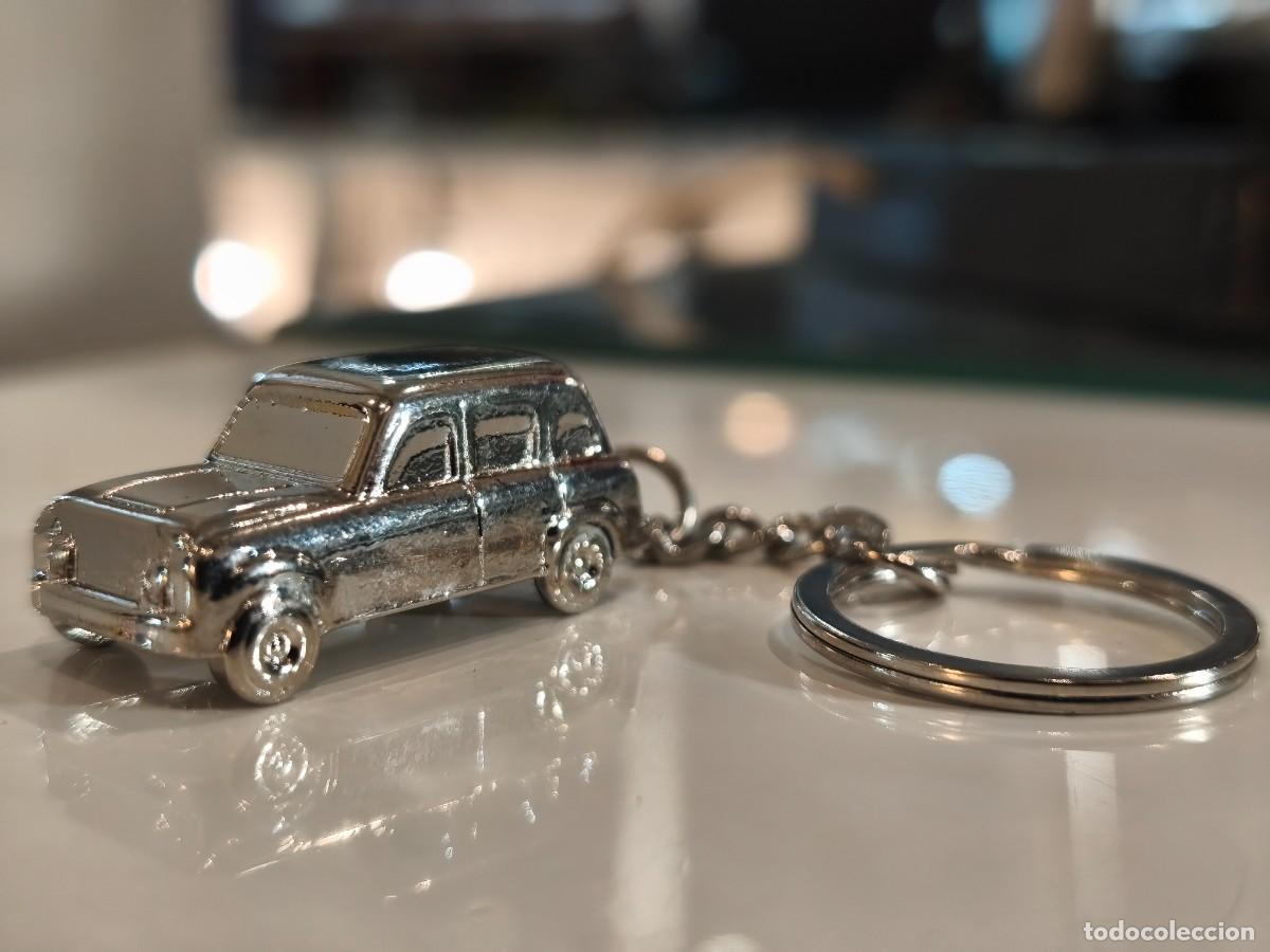 Coleccionismo de llaveros: Llavero met&aacute;lico coche Renault 4 L.