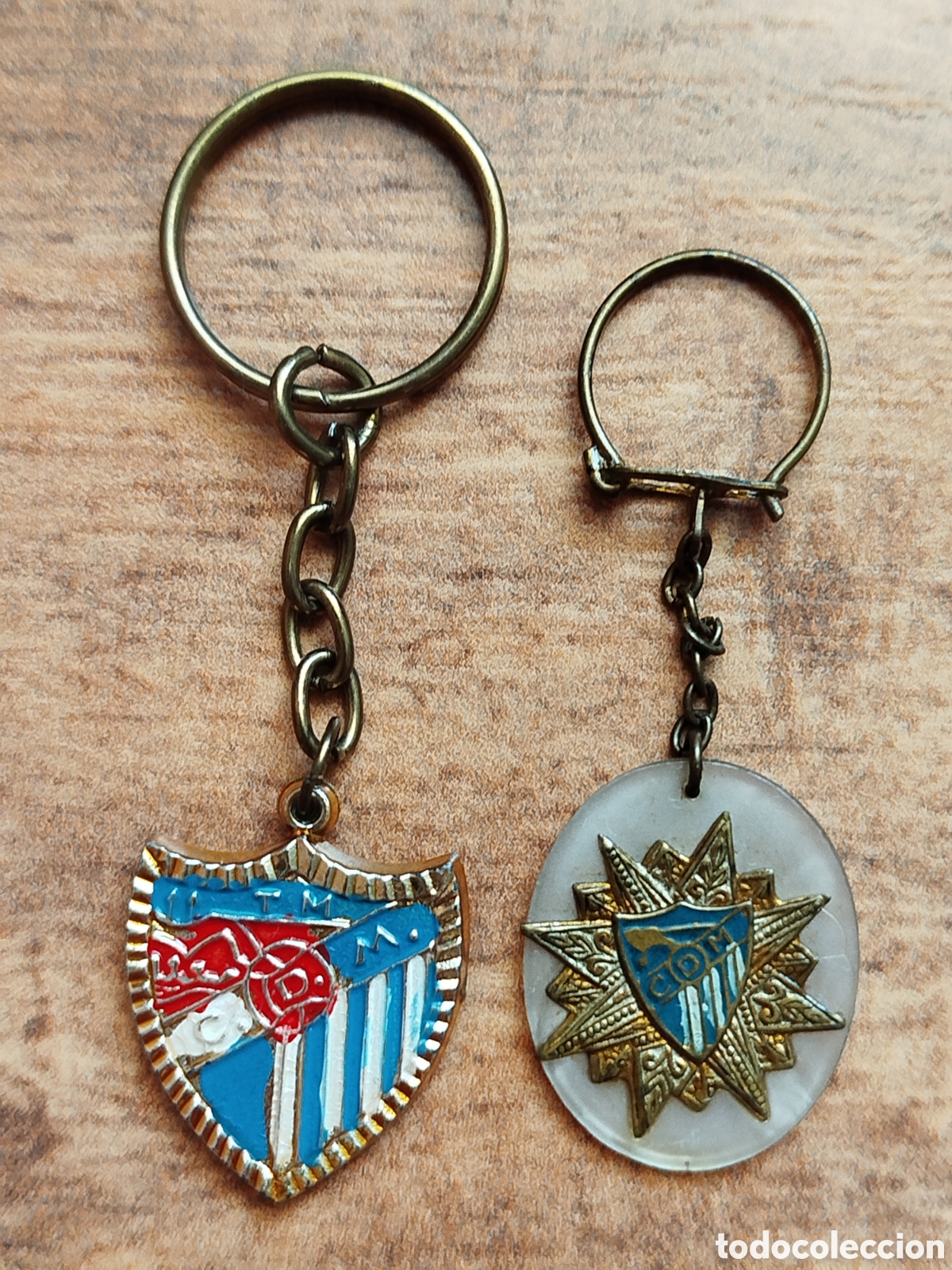 Coleccionismo de llaveros: Conjunto de dos llaveros con el escudo del CDM M&aacute;laga