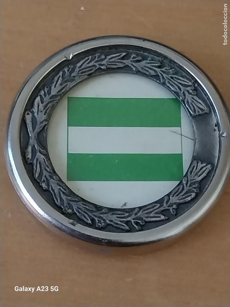 Coleccionismo de llaveros: ANDALUCIA BANDERA COCHE EPOCA RELIEVE LLAVERO CROMADO 3.58CMS