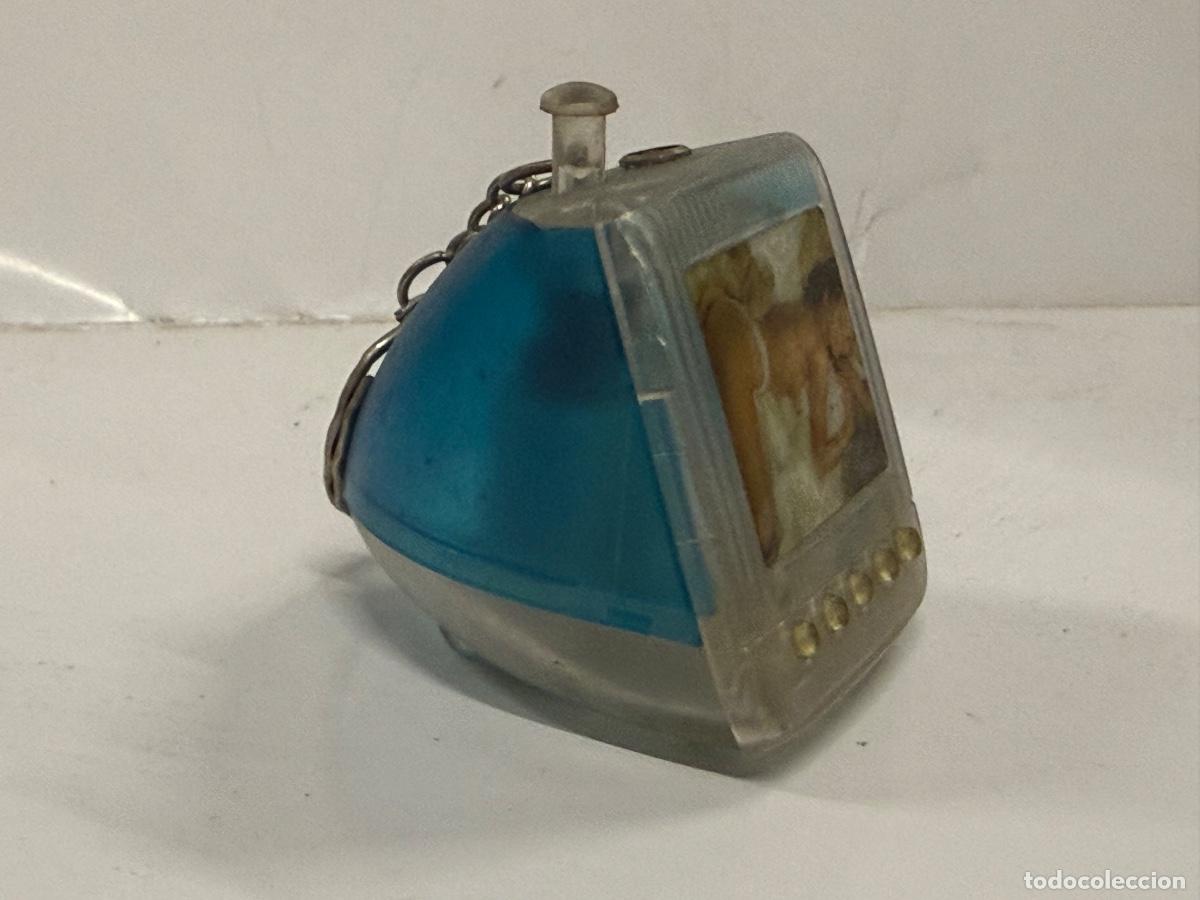 Coleccionismo de llaveros: ORDENADOR APPLE IMAC 2001 Curioso mechero vintage. Ideal para coleccionismo. Mide unos 5x5x4cms