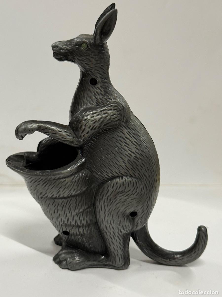 Coleccionismo de llaveros: CANGURO Curioso mechero metalico, vintage. Ideal para coleccionismo. Mide unos 13 cms