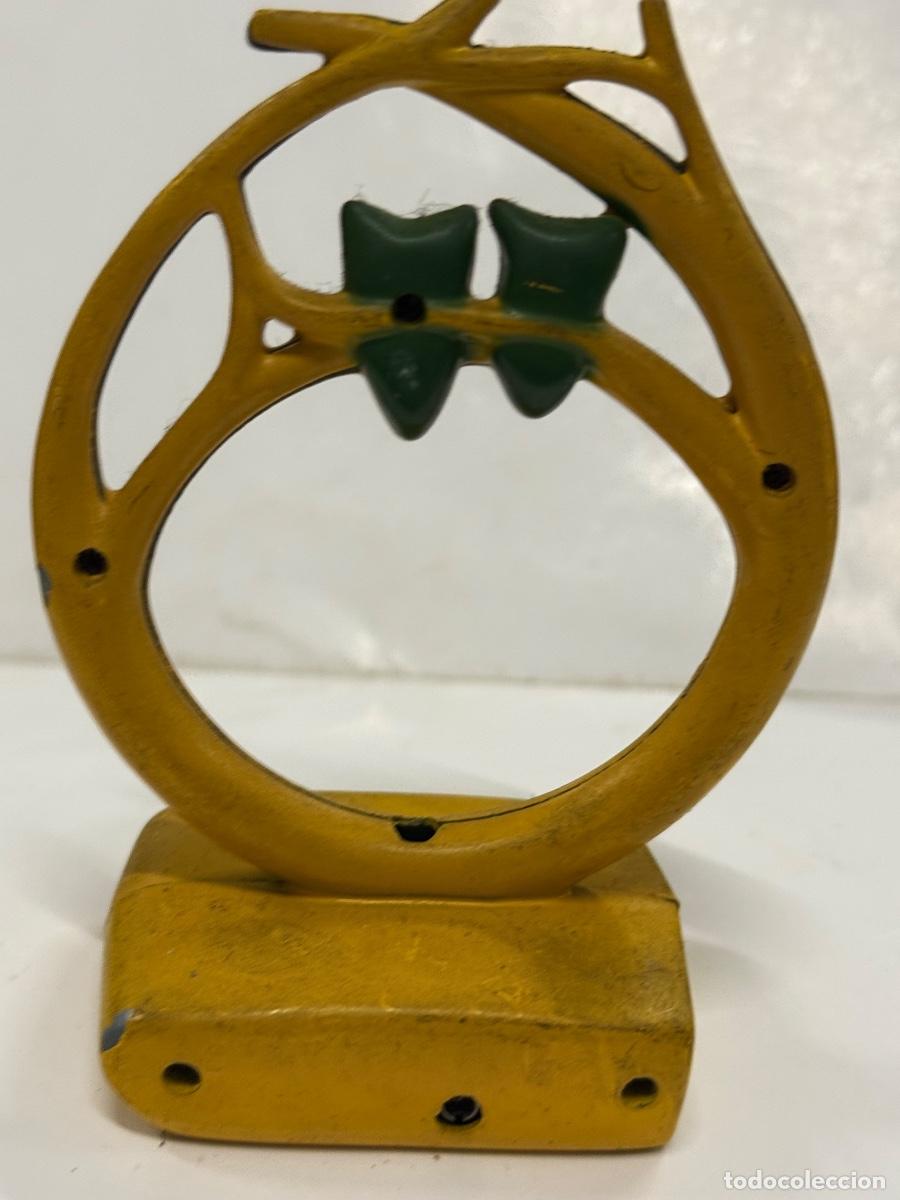 Coleccionismo de llaveros: Pareja de buhos. Curioso mechero metalico, vintage. Ideal para coleccionismo. Mide unos 11 cms