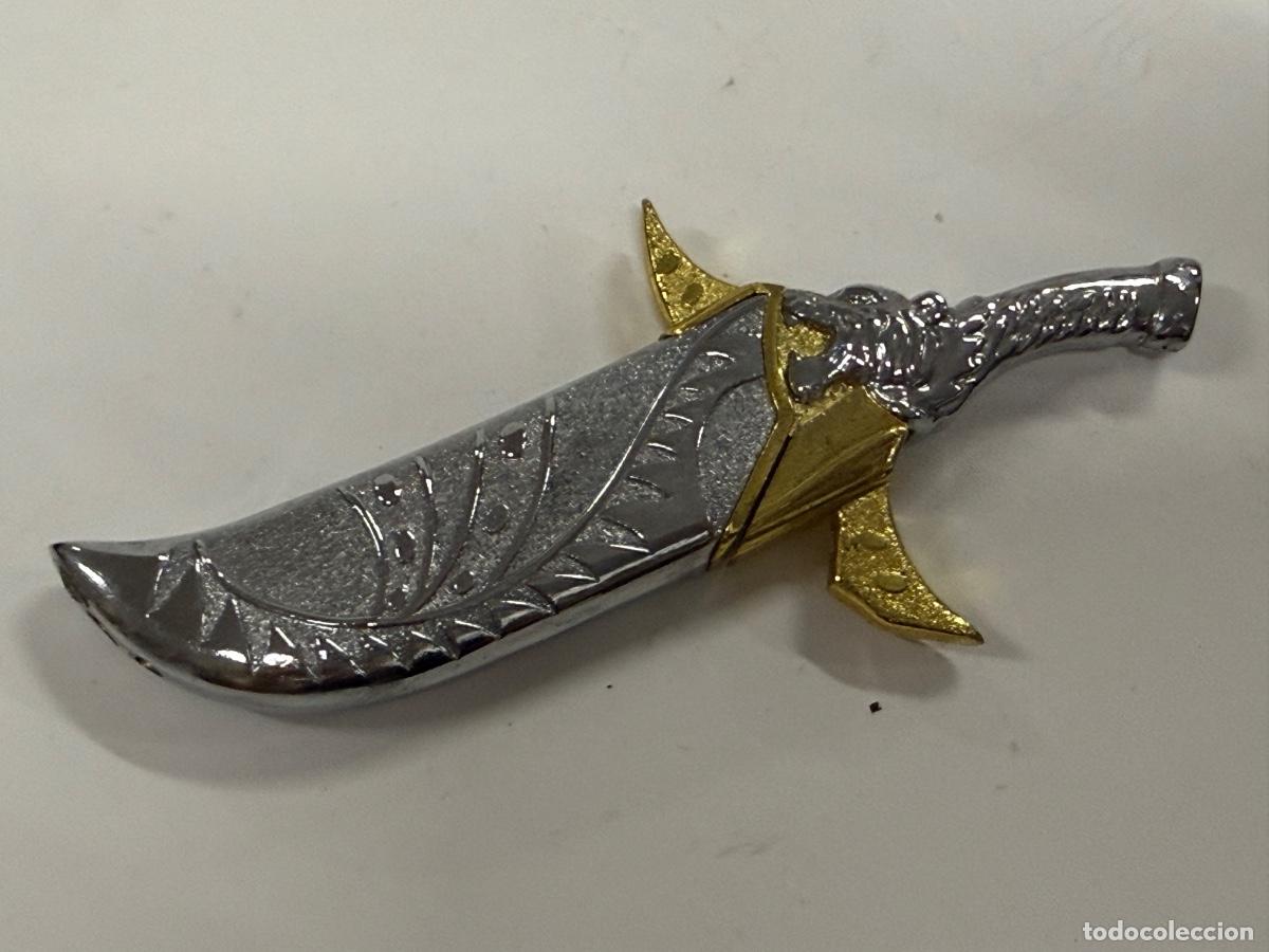 Coleccionismo de llaveros: Pu&ntilde;al o daga. Curioso mechero metalico, vintage. Ideal para coleccionismo. Mide unos 12 cms