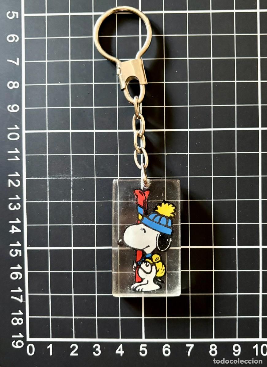 Coleccionismo de llaveros: ANTIGUO LLAVERO METACRILATO SNOOPY A&Ntilde;OS OCHENTA ESQUI ESKI ESQUIADOR GORRO Y MOCHILA