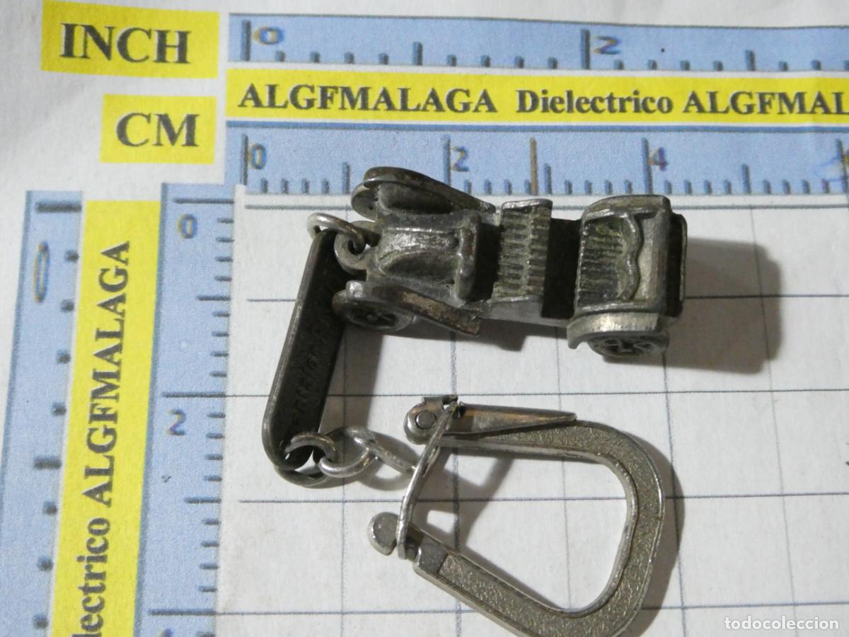 Coleccionismo de llaveros: LLAVERO DE FIGURITAS MINIATURAS. COCHES MOTOS. ANTIGUO COCHE A&Ntilde;OS 30 50