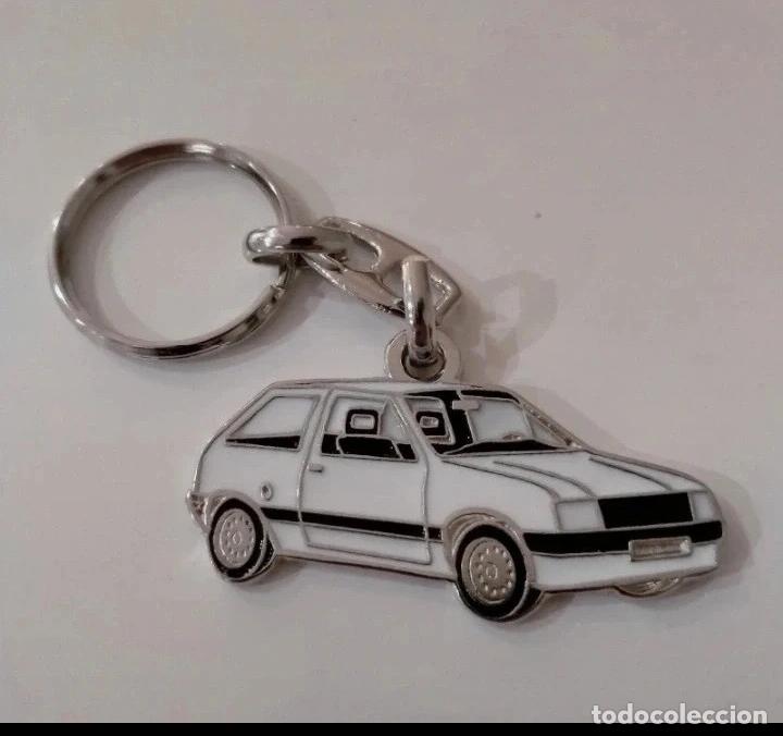 Collection of Keychains: llavero opel corsa blanco