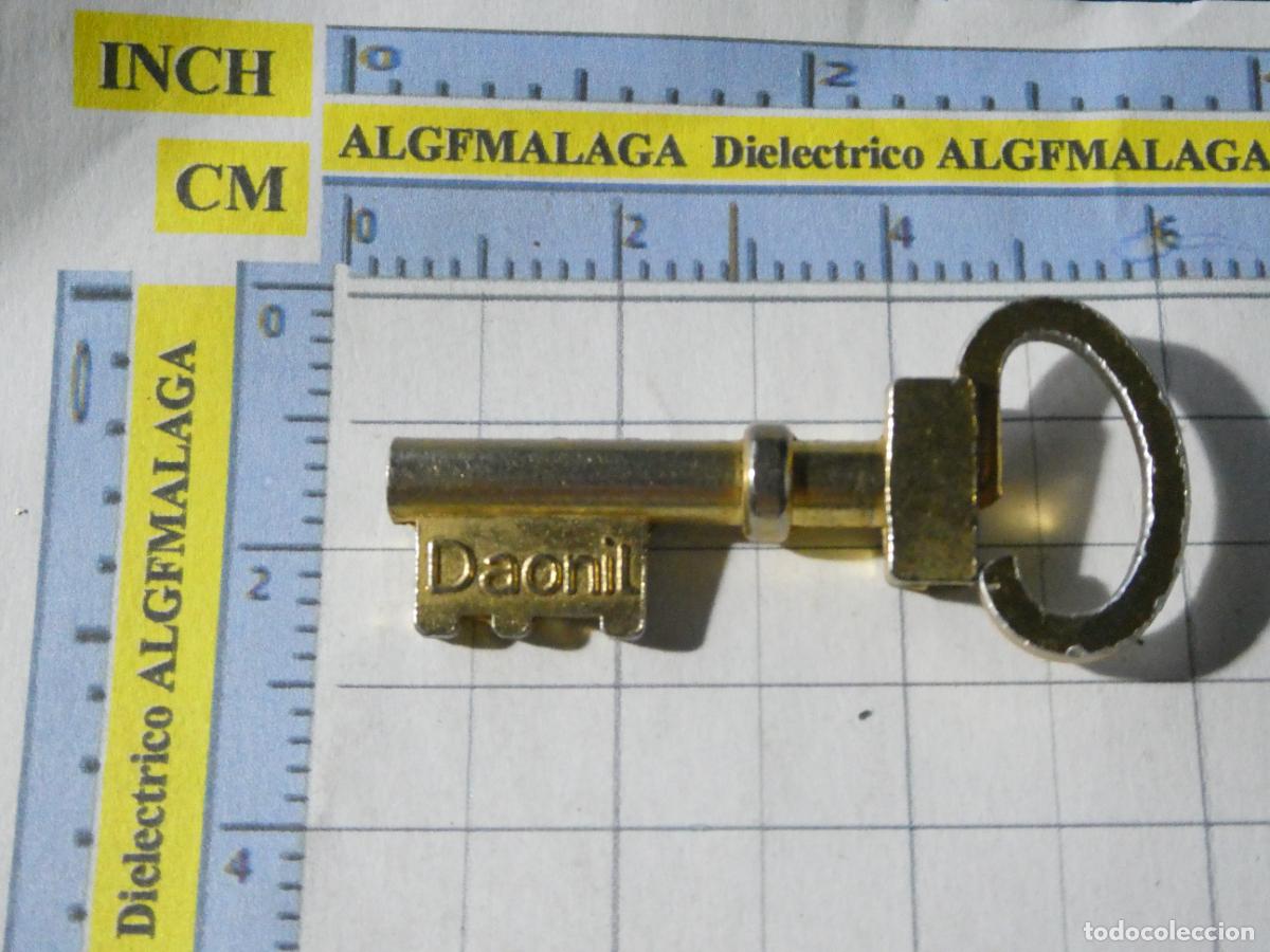 Coleccionismo de llaveros: LLAVERO DE FIGURITAS MINIATURAS. LLAVE ANTIGUA DAORIL MEDICINA MEDICAMENTO