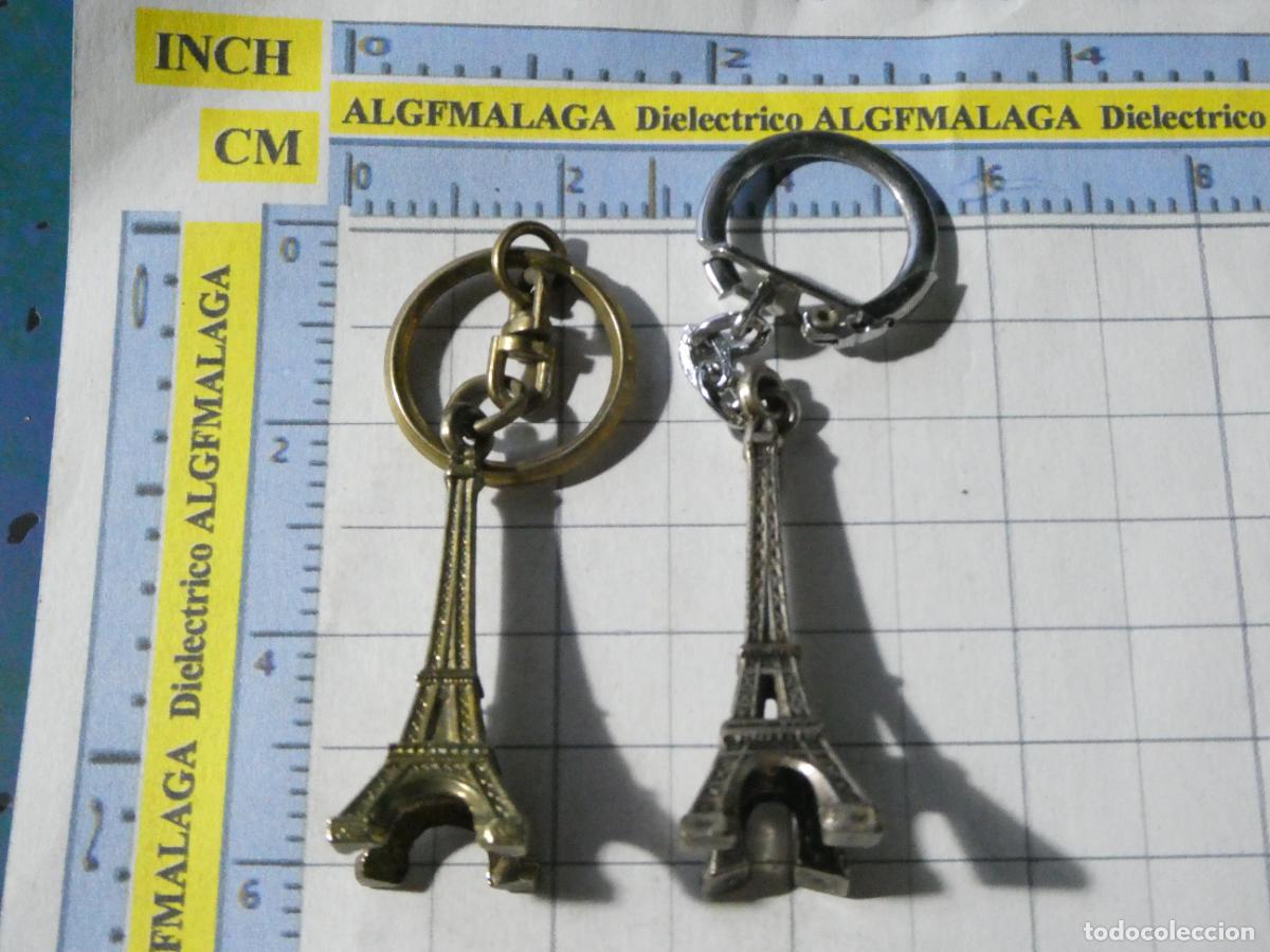Coleccionismo de llaveros: 2 LLAVEROS DE FIGURITAS MINIATURAS. TORRE EIFFEL DORADA PLATEADA
