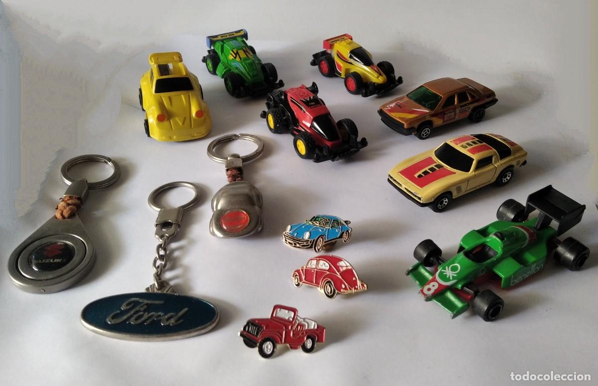 Coleccionismo de llaveros: 3 llaveros - 3 pins - 3 coches en miniatura - 3 coches de juguete - 1 sacapuntas - 1 p&oacute;ster