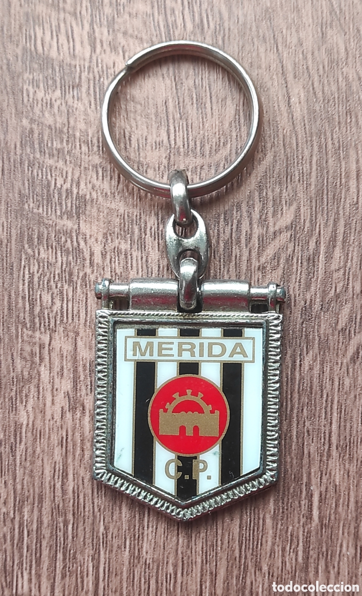 Coleccionismo de llaveros: ANTIGUO LLAVERO DOBLE CARA ESCUDO EQUIPO DE F&Uacute;TBOL - CLUB POLIDEPORTIVO M&Eacute;RIDA