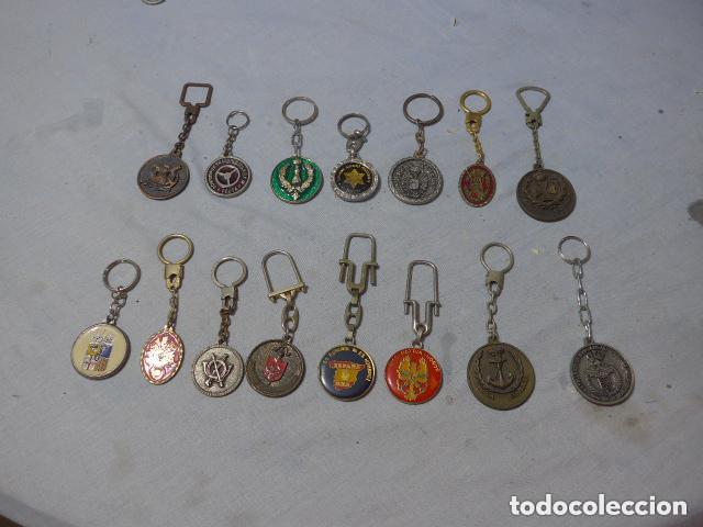 Coleccionismo de llaveros: Lote de 15 antiguos llaveros militares distintos, originales, variedad.