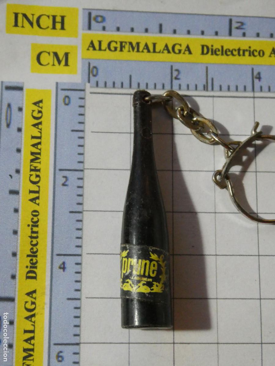 Coleccionismo de llaveros: LLAVERO DE FIGURITAS MINIATURAS. BOTELLA LICOR PRUNE
