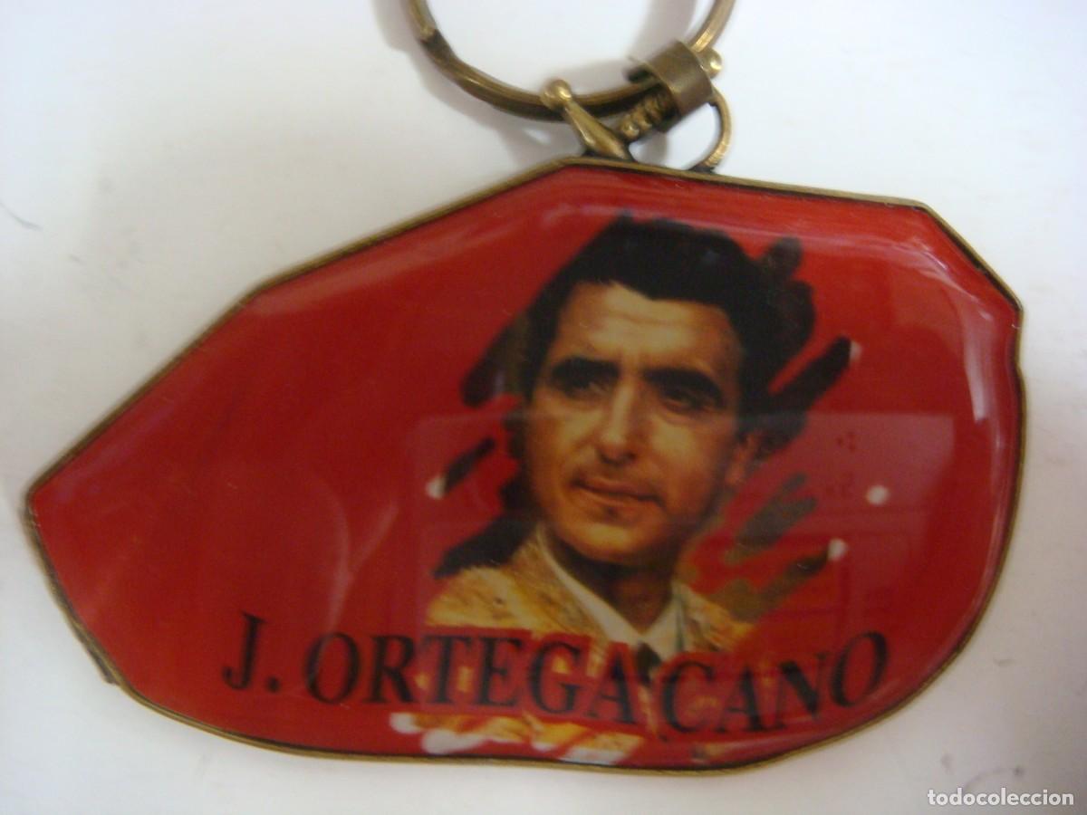 Coleccionismo de llaveros: LLAVERO CAPOTE TAURINO METALICO CON LA IMAGEN DEL TORERO J.ORTEGA CANO-(&)