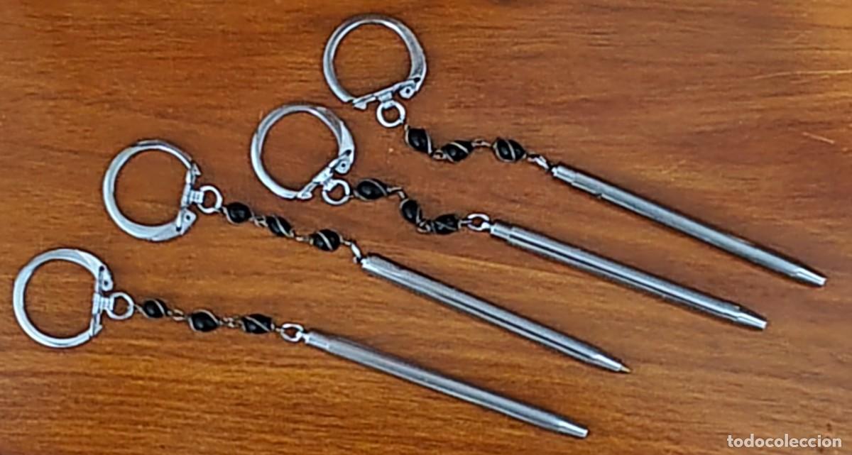 Coleccionismo de llaveros: LOTE DE 4 LLAVEROS VINTAGE CON UN MINIBOL&Iacute;GRAFO TELESC&Oacute;PICO RETR&Aacute;CTIL DE ACERO INOXIDABLE