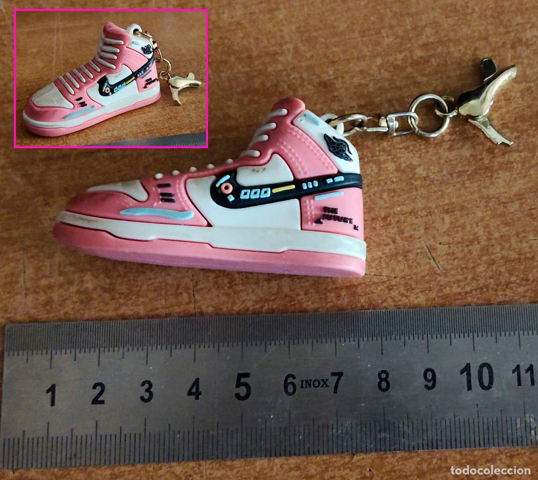 Coleccionismo de llaveros: Llavero con forma de zapatilla Nike, dise&ntilde;o 3D, de goma PVC, con cord&oacute;n y colgante para bolso Ampco2