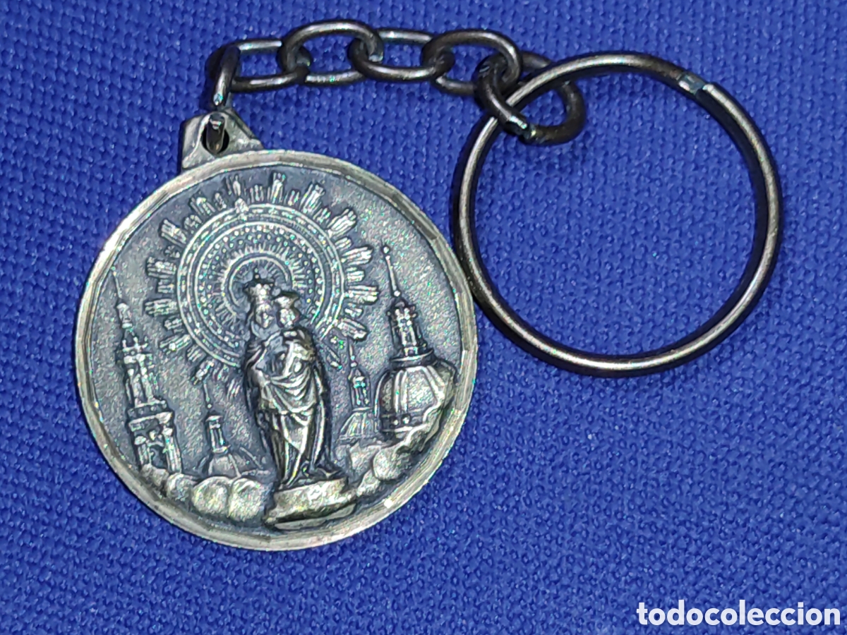 Coleccionismo de llaveros: Llavero de la virgen del Pilar de lat&oacute;n o similar & Bar la Bodeguilla - Zaragoza.