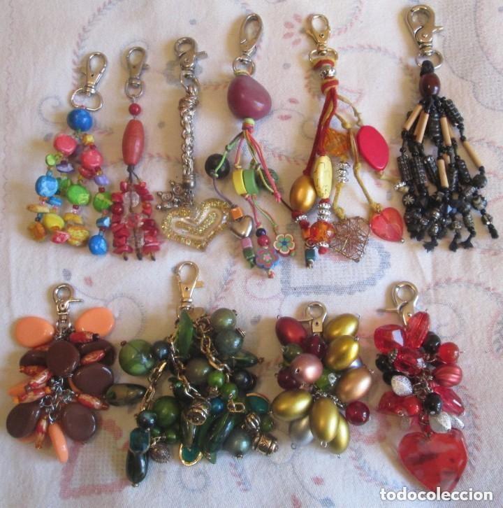 Coleccionismo de llaveros: Peque&ntilde;o lote de 10 llaveros o adornos colgantes para bolsos. Diferentes modelos y materiales