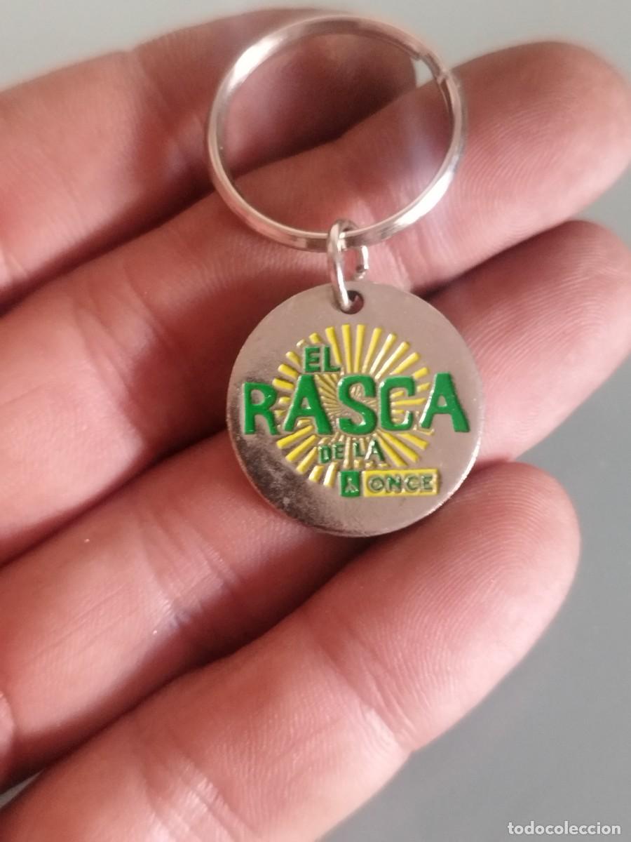 Coleccionismo de llaveros: Llavero moneda carrito rasca de la once.