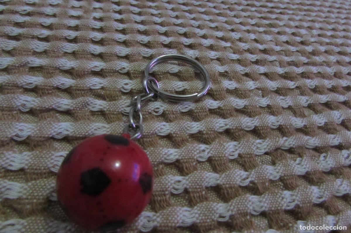 Coleccionismo de llaveros: PELOTA PL&Aacute;STICO LLAVERO ROJO