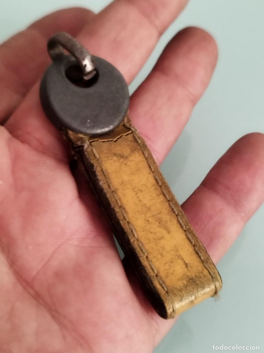 Coleccionismo de llaveros: Antiguo llavero de cuero. Como se ve en las fotos.