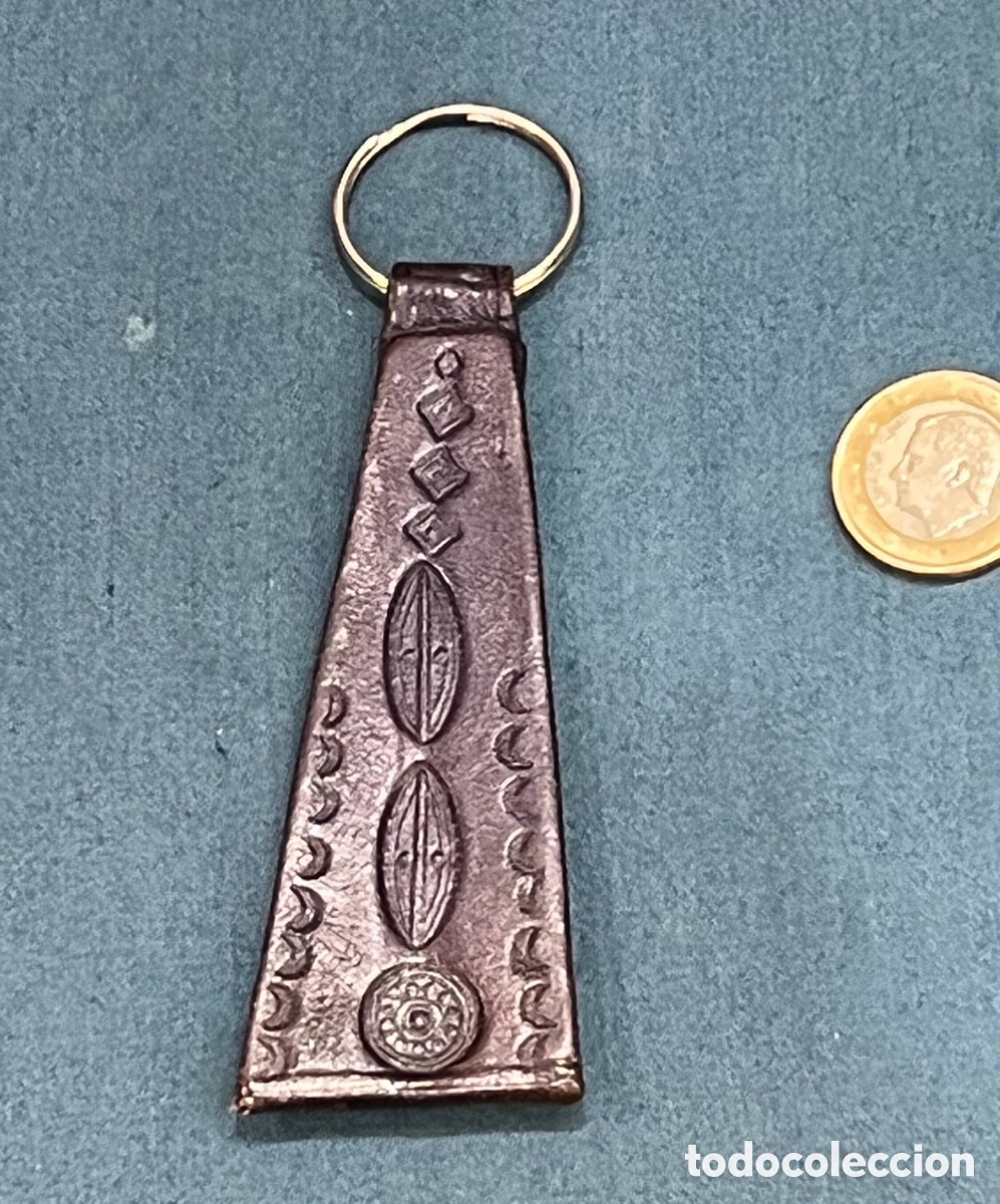Coleccionismo de llaveros: Llavero Tuareg. Piel repujada. Senegal. Hecho a mano.