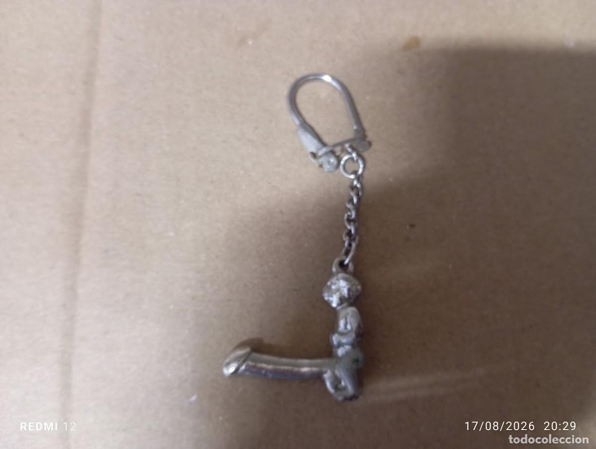 Coleccionismo de llaveros: LLAVERO MU&Ntilde;ECO METAL CON PENE LARGO