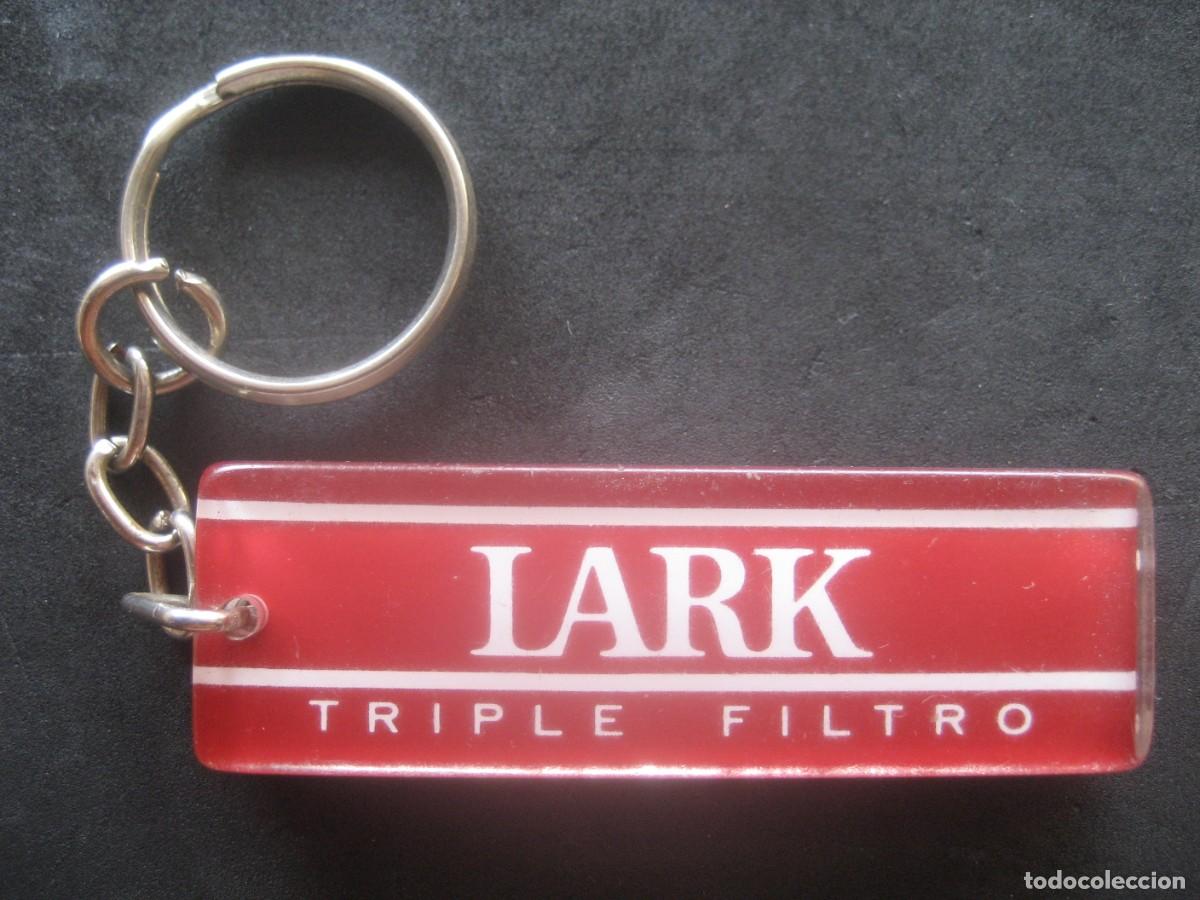 Coleccionismo de llaveros: LLAVERO TABACO CIGARRILLOS LARK. TRIPLE FILTRO