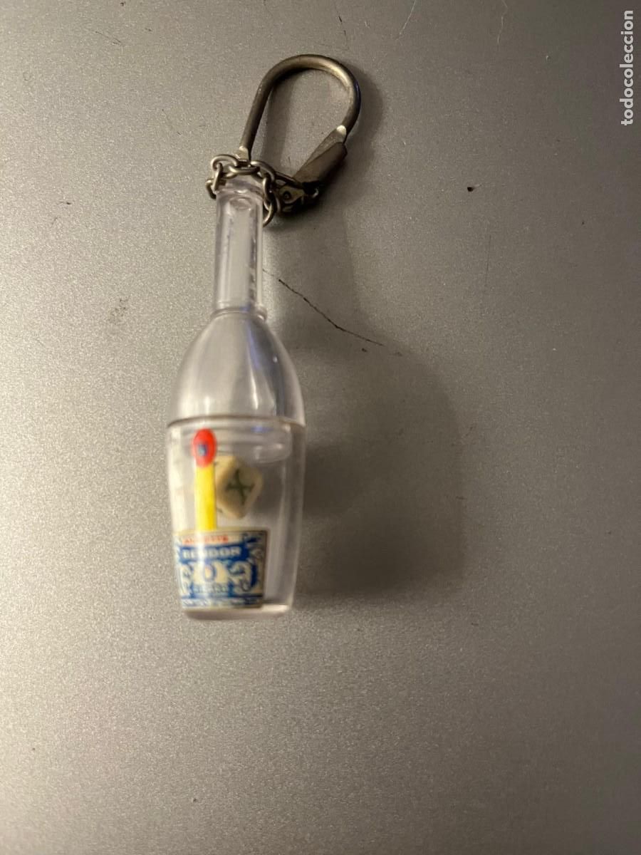 Coleccionismo de llaveros: llavero botella Bendor anisete con dado en el interior