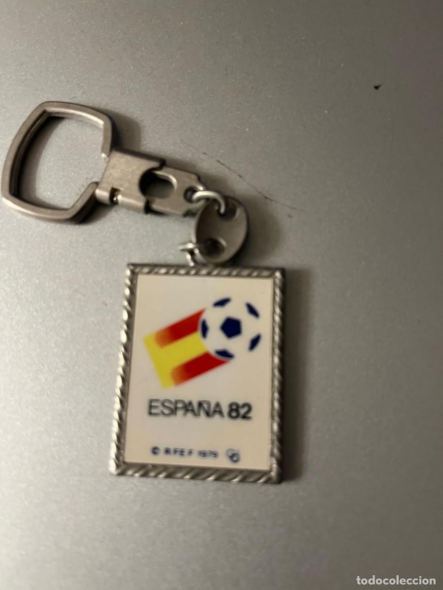 Coleccionismo de llaveros: llavero Optica Salas mundial de f&uacute;tbol 82