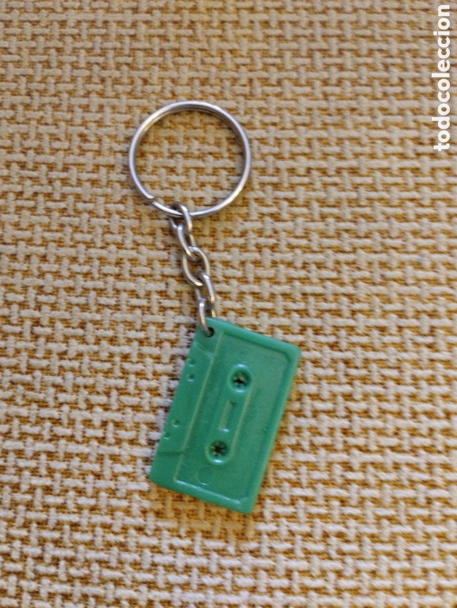 Collection of Keychains: Llavero antiguo cinta casete