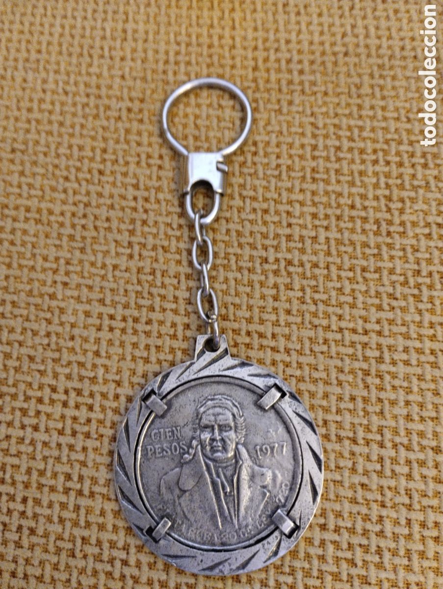 Coleccionismo de llaveros: Llavero antiguo copia moneda de 100 pesos