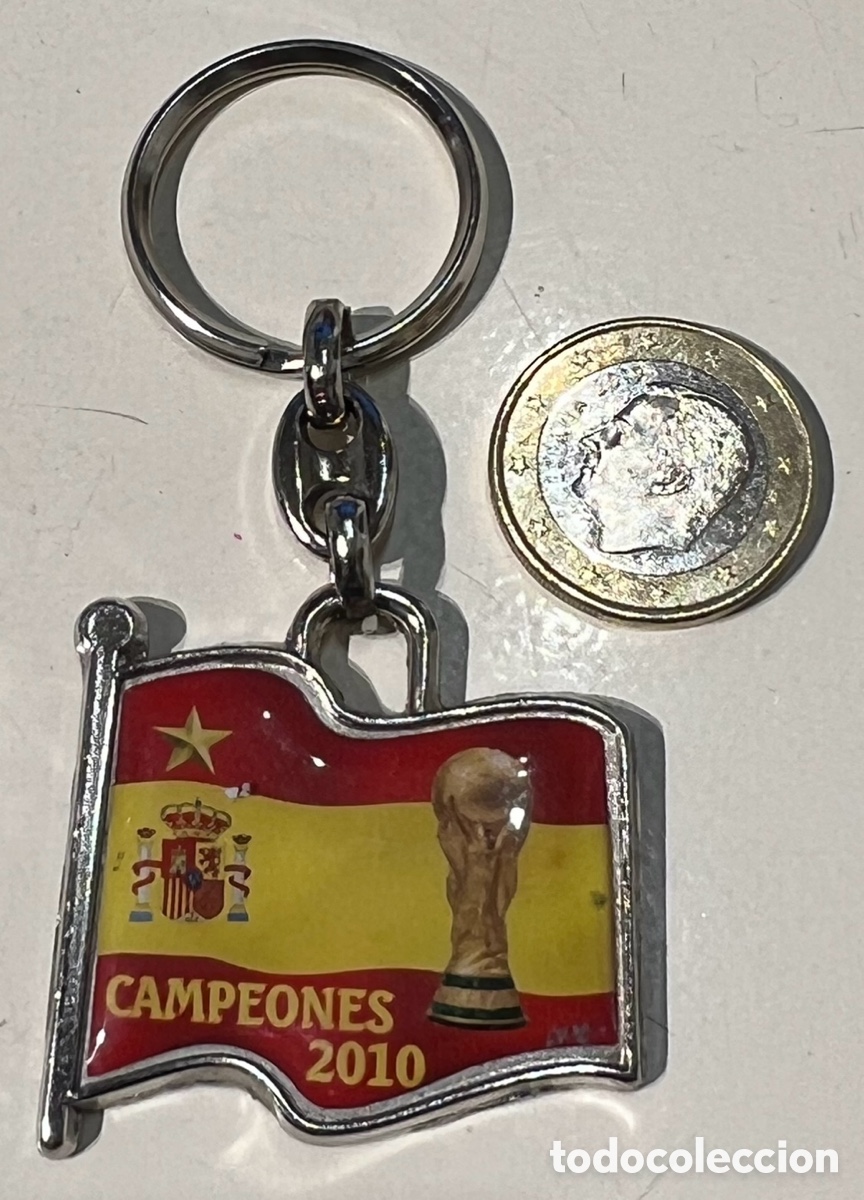 Coleccionismo de llaveros: Llavero. F&uacute;tbol. CAMPEONES 2010. Metal.