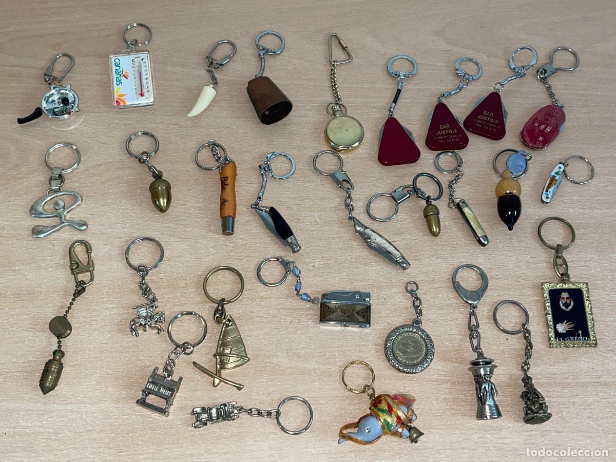 Coleccionismo de llaveros: 13- Lote 29 Llaveros vintage con formas variadas navajas bellotas p&eacute;ndulo chinos elefante indalo